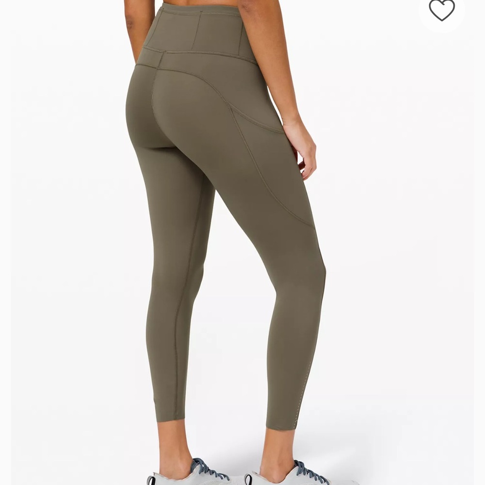 Lululemon Fast and Free High-Rise Tight 25"
7 Pocket